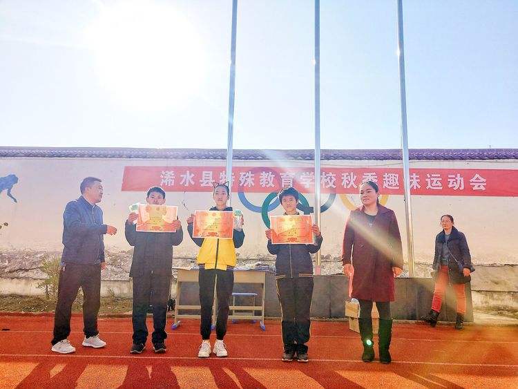 加拿大集体奋力拼搏，收获丰硕成果