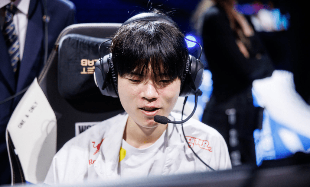 HLE轻取NS，Deft操刀奇招英雄翻盘小组赛3:0（北京）