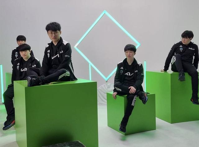 C9险胜HKA，ShowMaker打出惊人五杀淘汰赛3:2（伦敦）