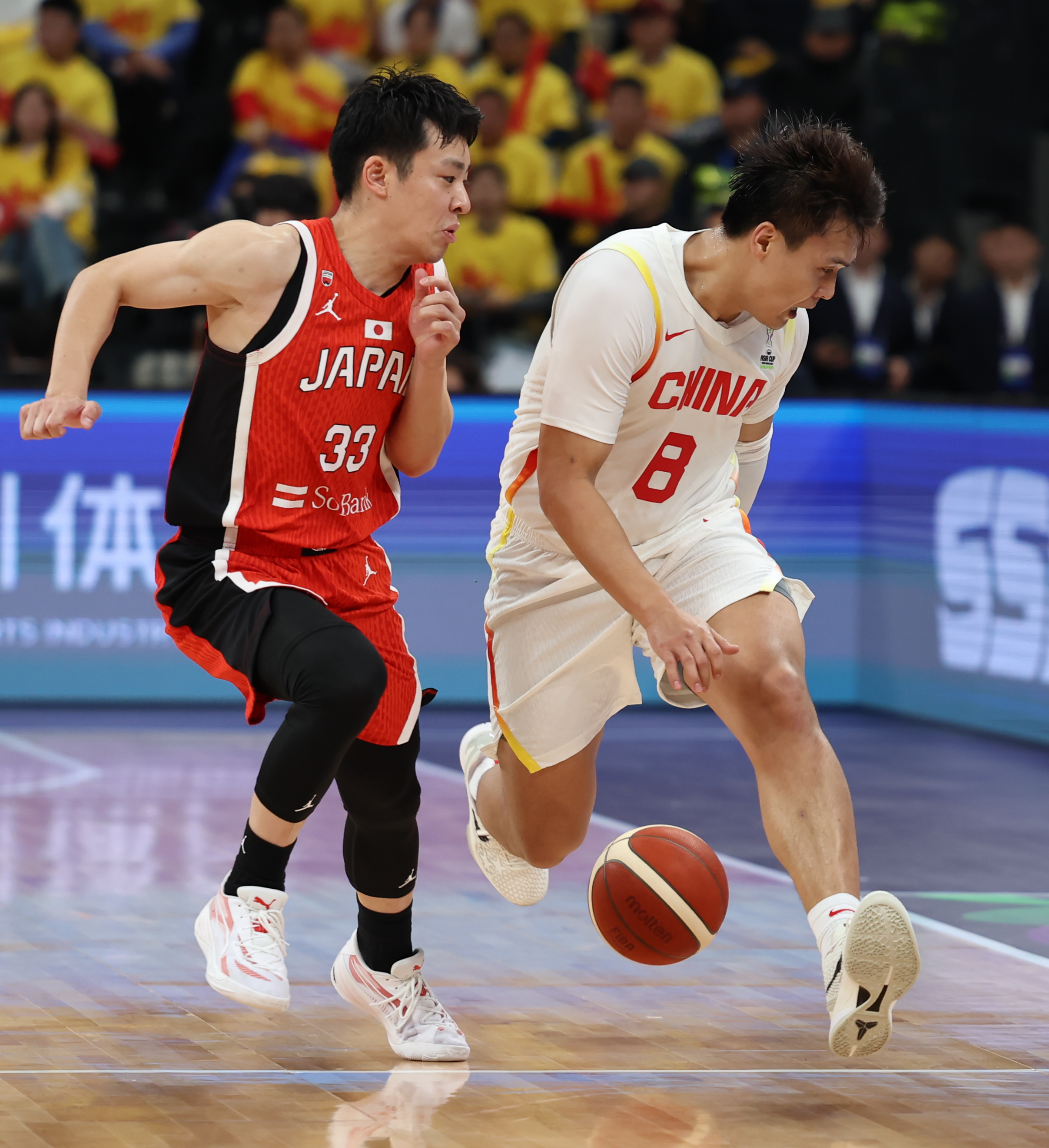 篮球亚洲杯精彩对决，球员们积极备战