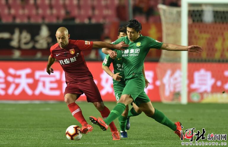 北京国安战胜河北华夏幸福，继续保持领先的简单介绍