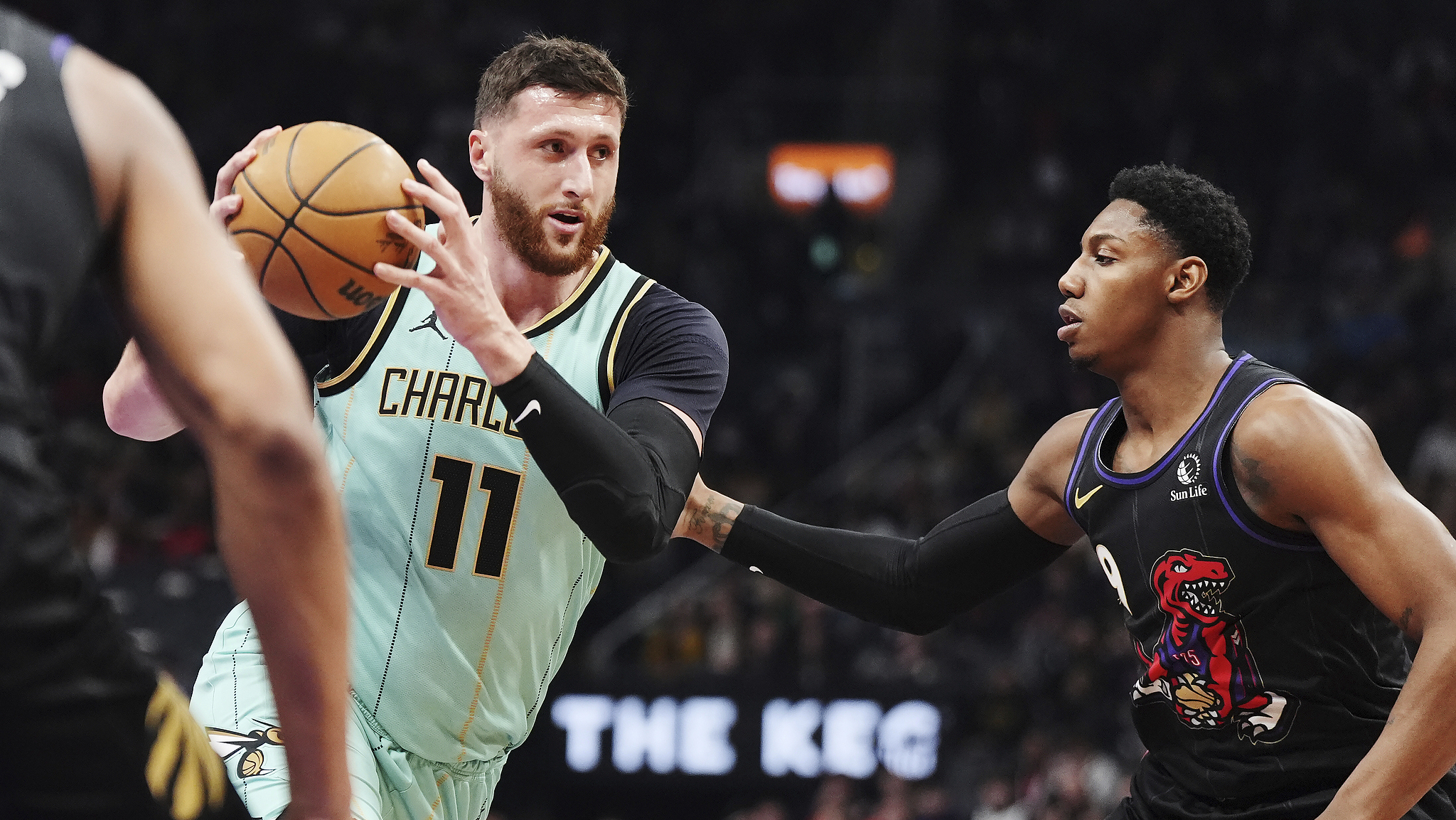 猛龙击败黄蜂取得三连胜