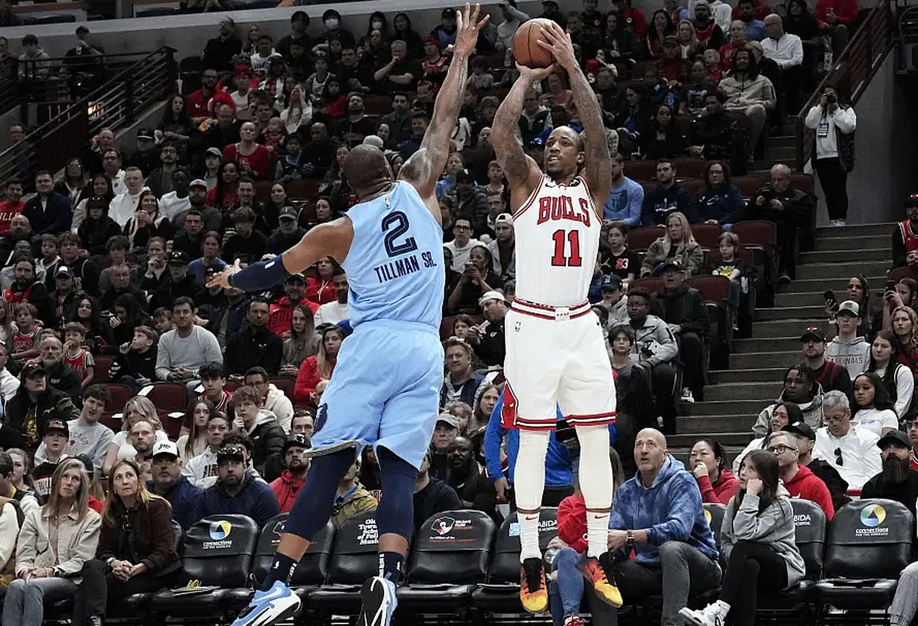 骑士胜灰熊，拉文全面发威的简单介绍