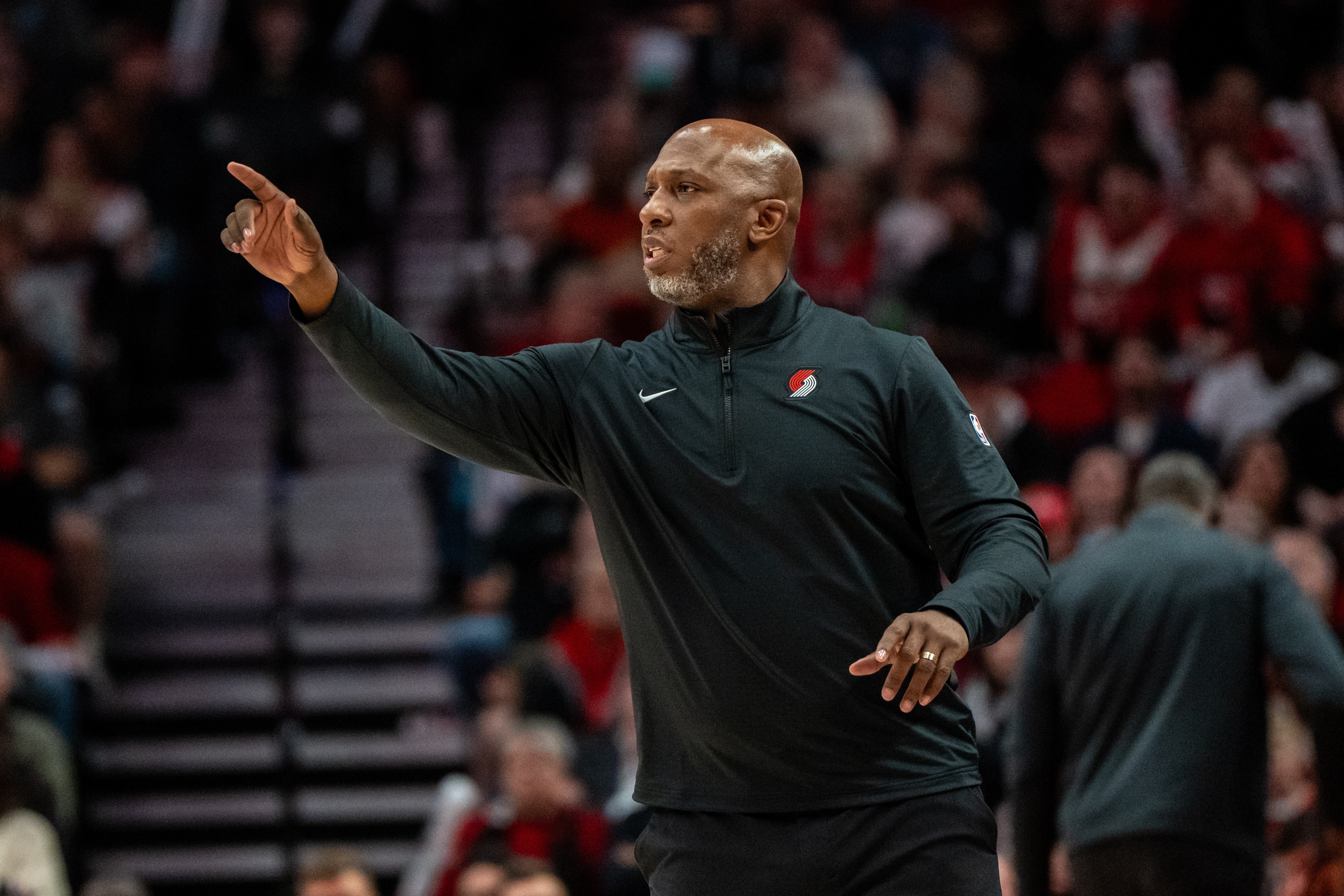 开拓者力克黄蜂，结束失利