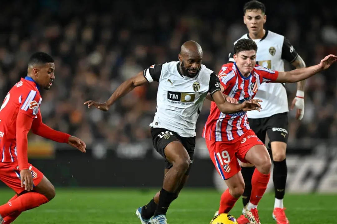 乌拉圭轻取切尔西，奥亚尔萨瓦尔带队取胜