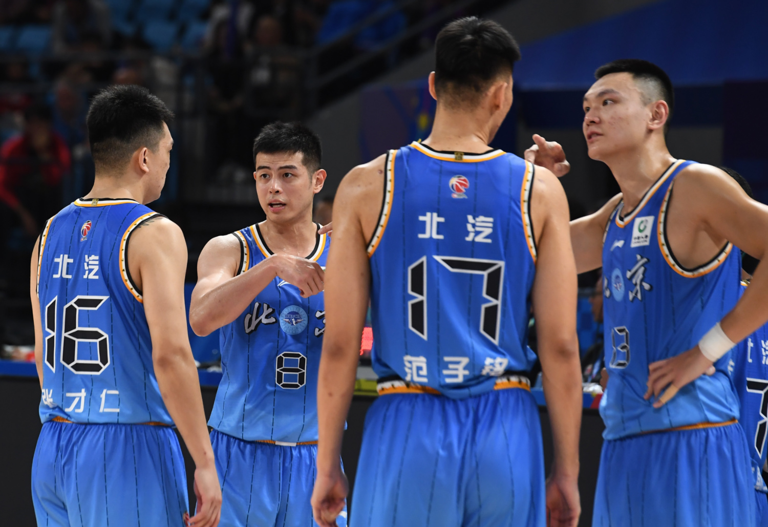 北京队险胜青岛队,东契奇刷新纪录 北京队险胜青岛队,东契奇刷新纪录