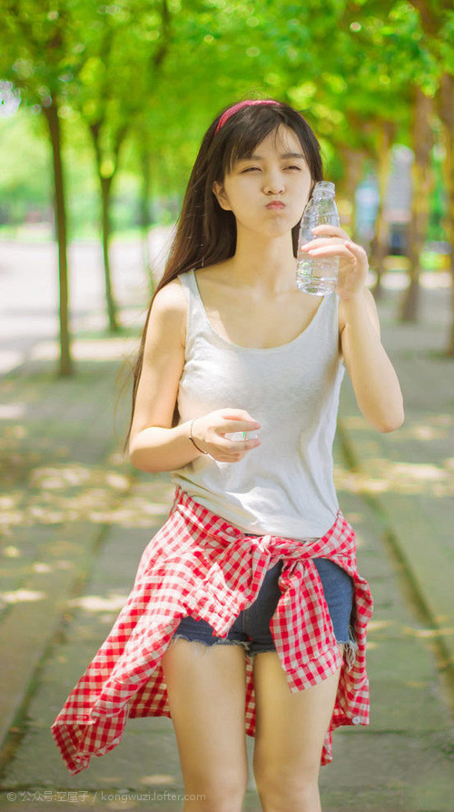 绿茵争锋与篮坛激战，英超争冠焦点战与独行侠淘汰广厦队的体育交响曲