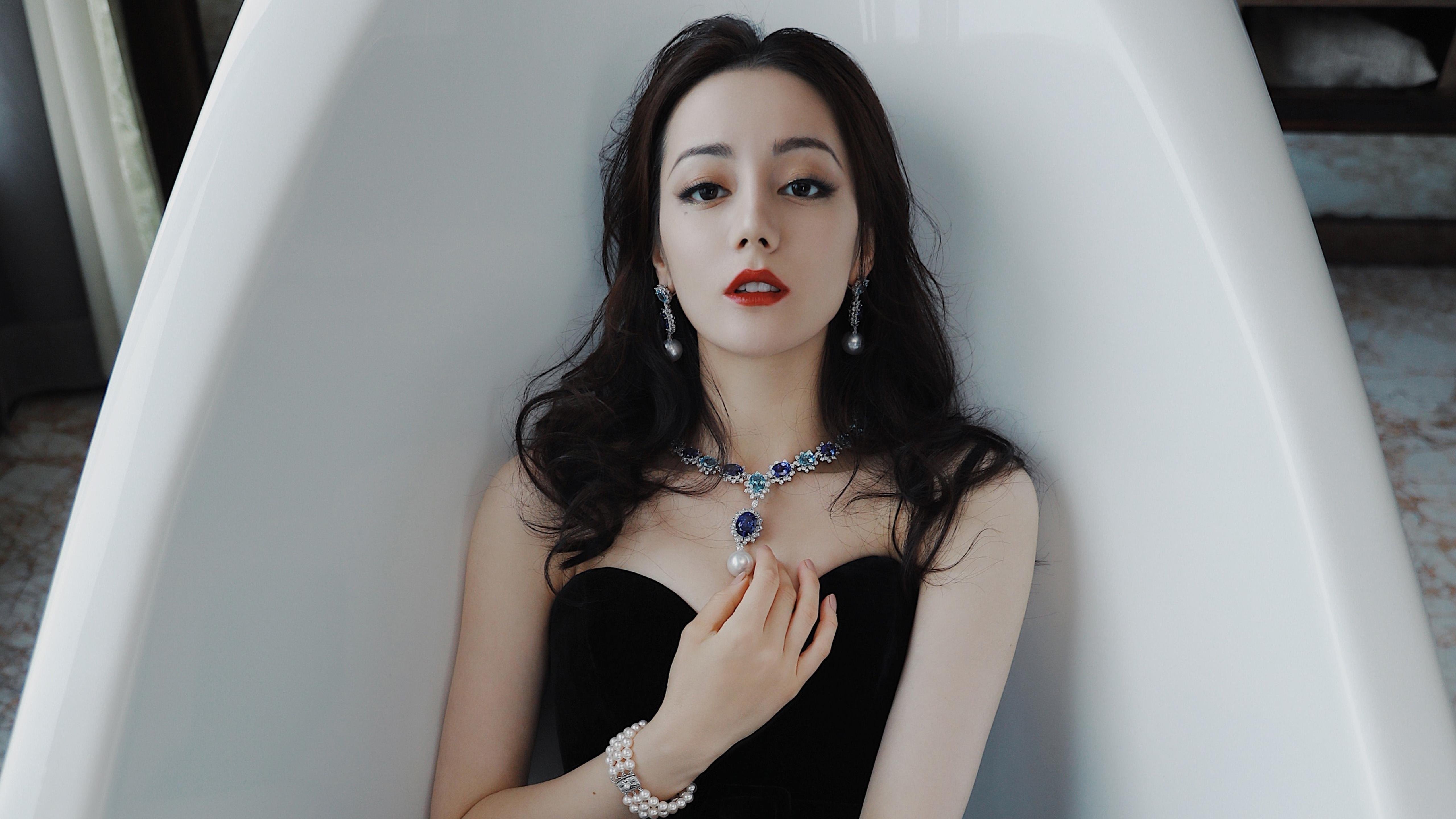 开云体育中国-意甲焦点战之夜，奥亚尔萨瓦尔神级表演，对手防线彻底崩溃