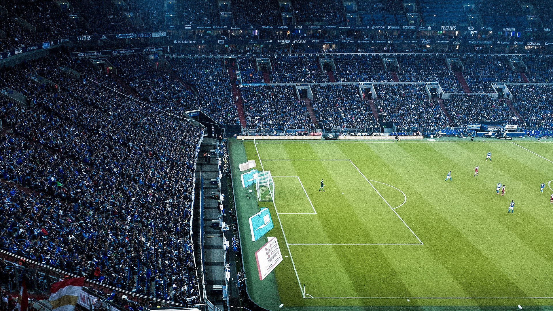 绿茵天平的两端，从伦敦雨夜到拉巴斯高原，足球在何处决胜？